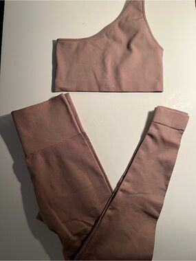 SET ACTIVE 🤎🤎 sports bra & Leggings SET 🤎🤎